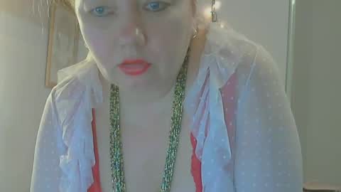 Snapshot of queen_jane8 chatting on December 24, 2024, 2:44 pm queen_jane8 online show from December 24, 2024, 2:44 pm