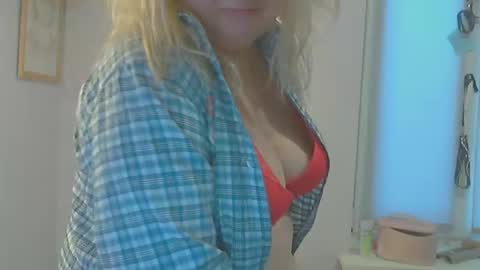 Snapshot of queen_jane8 chatting on February 15, 2025, 12:43 pm queen_jane8 online show from February 15, 2025, 12:43 pm