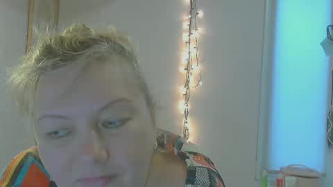 Snapshot of queen_jane8 chatting on March 3, 2025, 1:20 pm queen_jane8 online show from March 3, 2025, 1:20 pm