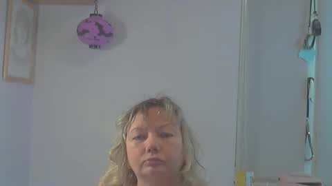 Snapshot of queen_jane8 chatting on November 7, 2025, 2:17 pm queen_jane8 online show from November 7, 2025, 2:17 pm