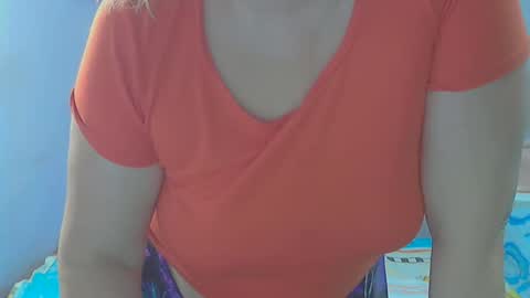 Snapshot of queen_jane8 chatting on December 2, 2025, 2:45 pm queen_jane8 online show from December 2, 2025, 2:45 pm