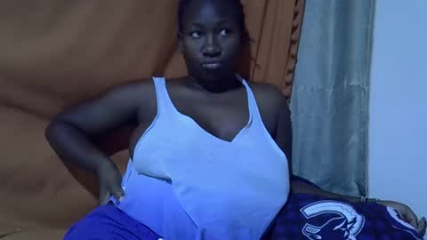 Snapshot of queen_jazmine chatting on February 7, 2026, 6:22 pm queen_jazmine online show from February 7, 2026, 6:22 pm