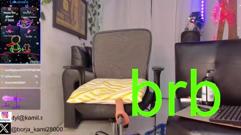 Snapshot of queen_kamil chatting on March 5, 2025, 6:01 am queen_kamil online show from March 5, 2025, 6:01 am