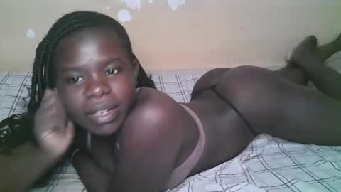 Snapshot of queen_latasha chatting on February 19, 2026, 4:25 pm queen_latasha online show from February 19, 2026, 4:25 pm