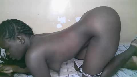 Snapshot of queen_latasha chatting on February 21, 2026, 4:24 am queen_latasha online show from February 21, 2026, 4:24 am