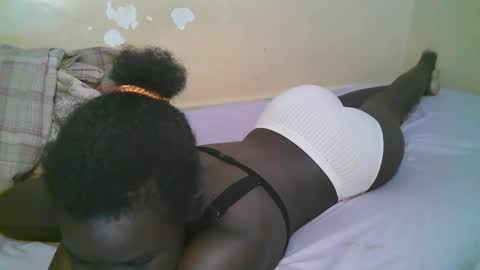 Snapshot of queen_latasha chatting on February 28, 2026, 6:03 am queen_latasha online show from February 28, 2026, 6:03 am