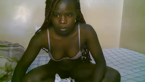 Snapshot of queen_latasha chatting on March 8, 2026, 3:05 pm queen_latasha online show from March 8, 2026, 3:05 pm