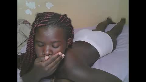 Snapshot of queen_latasha chatting on March 13, 2026, 5:03 am queen_latasha online show from March 13, 2026, 5:03 am