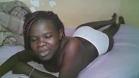 Snapshot of queen_latasha chatting on March 18, 2026, 5:32 am queen_latasha online show from March 18, 2026, 5:32 am
