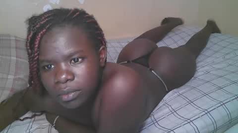 Snapshot of queen_latasha chatting on March 23, 2026, 7:18 pm queen_latasha online show from March 23, 2026, 7:18 pm