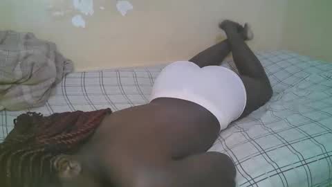 Snapshot of queen_latasha chatting on March 28, 2026, 8:41 pm queen_latasha online show from March 28, 2026, 8:41 pm