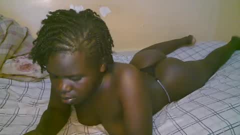 Snapshot of queen_latasha chatting on April 7, 2026, 2:50 pm queen_latasha online show from April 7, 2026, 2:50 pm