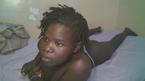 Snapshot of queen_latasha chatting on April 11, 2026, 7:45 am queen_latasha online show from April 11, 2026, 7:45 am