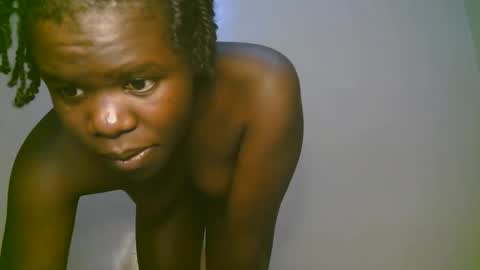 Snapshot of queen_latasha chatting on April 15, 2026, 7:58 pm queen_latasha online show from April 15, 2026, 7:58 pm