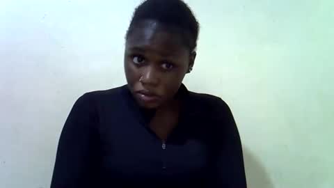 queen_leilla online show from May 3, 2026, 2:56 pm