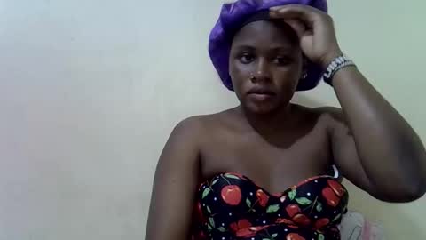 queen_leilla online show from May 5, 2026, 3:53 pm