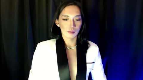 Snapshot of queen_lucifer chatting on November 6, 2025, 5:03 pm Queen Lucifer online show from November 6, 2025, 5:03 pm