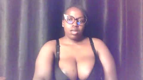 Snapshot of queen_melanine chatting on June 3, 2026, 2:33 pm QUEEN online show from June 3, 2026, 2:33 pm