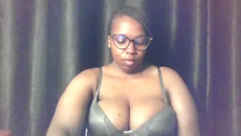 Snapshot of queen_melanine chatting on June 4, 2026, 4:07 am QUEEN online show from June 4, 2026, 4:07 am