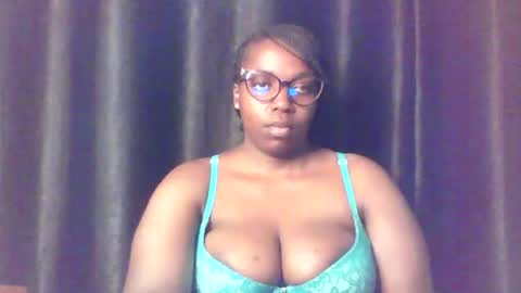 Snapshot of queen_melanine chatting on June 5, 2026, 6:52 am QUEEN online show from June 5, 2026, 6:52 am