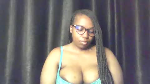 Snapshot of queen_melanine chatting on June 6, 2026, 4:06 am QUEEN online show from June 6, 2026, 4:06 am