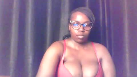 Snapshot of queen_melanine chatting on June 8, 2026, 3:56 pm QUEEN online show from June 8, 2026, 3:56 pm