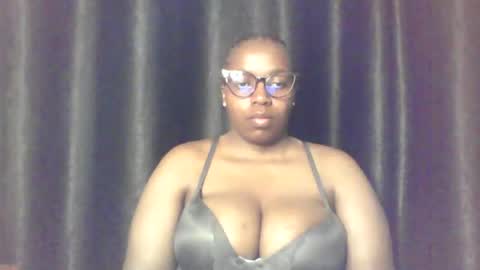 Snapshot of queen_melanine chatting on June 11, 2026, 4:21 am QUEEN online show from June 11, 2026, 4:21 am