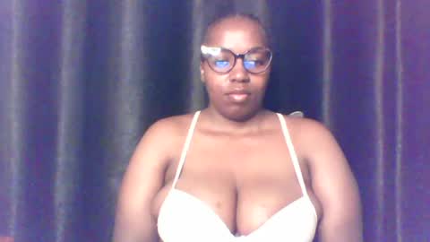 Snapshot of queen_melanine chatting on June 15, 2026, 3:53 am QUEEN online show from June 15, 2026, 3:53 am