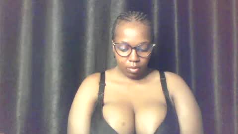 Snapshot of queen_melanine chatting on June 18, 2026, 4:02 am QUEEN online show from June 18, 2026, 4:02 am