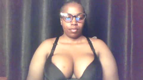 Snapshot of queen_melanine chatting on June 18, 2026, 11:58 am QUEEN online show from June 18, 2026, 11:58 am