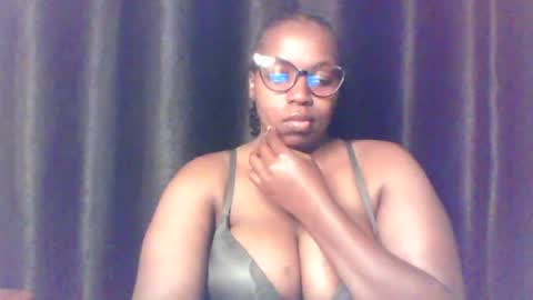 Snapshot of queen_melanine chatting on June 19, 2026, 3:55 am QUEEN online show from June 19, 2026, 3:55 am