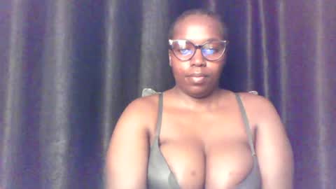 Snapshot of queen_melanine chatting on June 24, 2026, 3:44 pm QUEEN online show from June 24, 2026, 3:44 pm