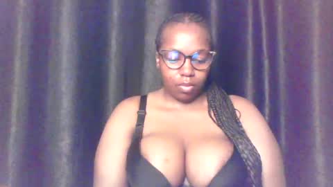 Snapshot of queen_melanine chatting on June 25, 2026, 4:01 am QUEEN online show from June 25, 2026, 4:01 am