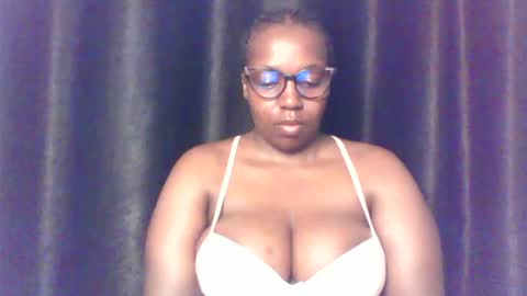 Snapshot of queen_melanine chatting on June 29, 2026, 3:46 am QUEEN online show from June 29, 2026, 3:46 am