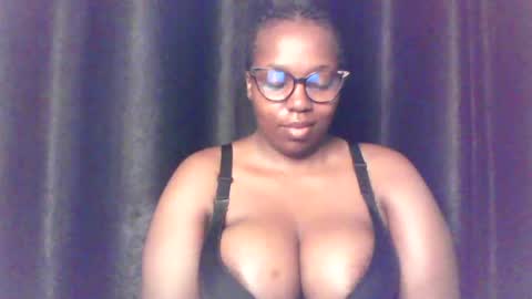 Snapshot of queen_melanine chatting on June 30, 2026, 3:51 am QUEEN online show from June 30, 2026, 3:51 am