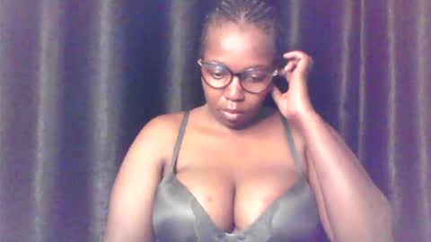 Snapshot of queen_melanine chatting on July 2, 2026, 3:45 am QUEEN online show from July 2, 2026, 3:45 am