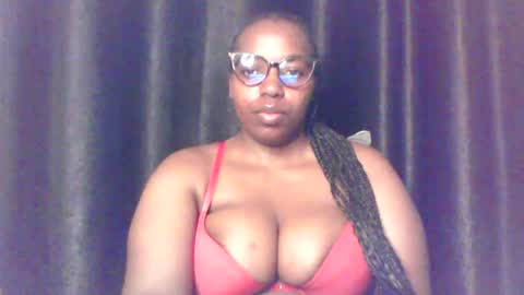 Snapshot of queen_melanine chatting on July 4, 2026, 4:18 am QUEEN online show from July 4, 2026, 4:18 am