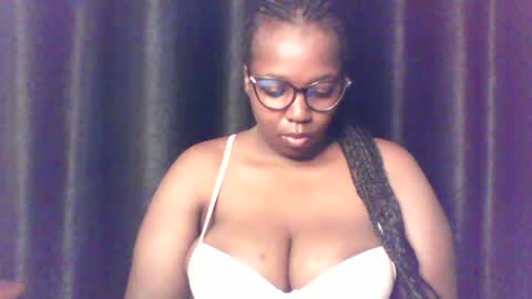 Snapshot of queen_melanine chatting on July 5, 2026, 3:56 am QUEEN online show from July 5, 2026, 3:56 am
