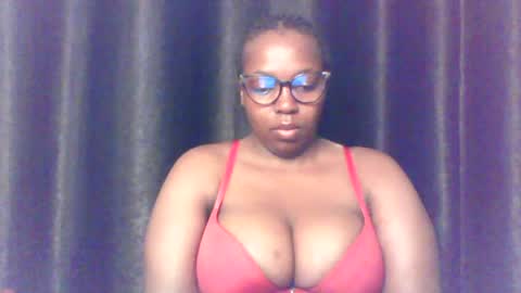 Snapshot of queen_melanine chatting on July 6, 2026, 3:47 am QUEEN online show from July 6, 2026, 3:47 am