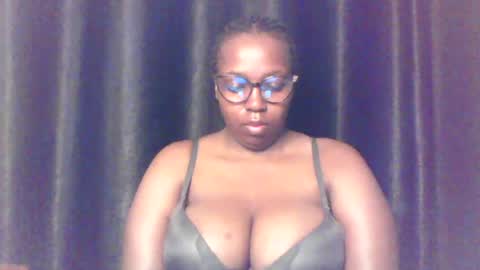 Snapshot of queen_melanine chatting on July 10, 2026, 3:55 am QUEEN online show from July 10, 2026, 3:55 am