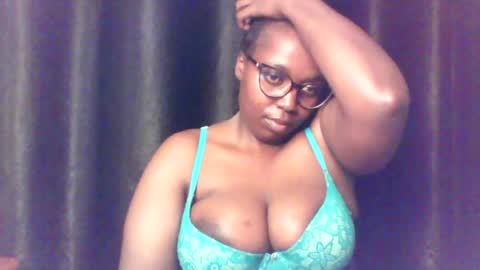 Snapshot of queen_melanine chatting on July 11, 2026, 3:48 pm QUEEN online show from July 11, 2026, 3:48 pm