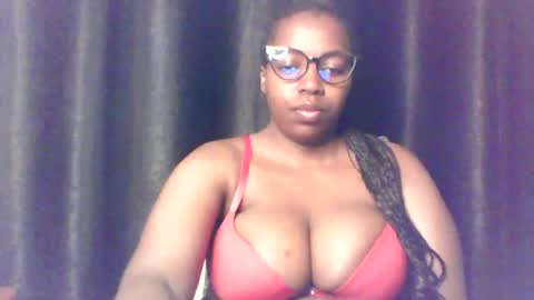 Snapshot of queen_melanine chatting on July 12, 2026, 3:52 am QUEEN online show from July 12, 2026, 3:52 am