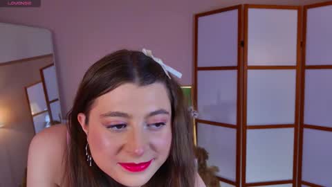 Snapshot of queen_michelle_ chatting on February 5, 2026, 9:19 pm Michelle online show from February 5, 2026, 9:19 pm