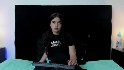 Snapshot of queen_misy chatting on April 10, 2026, 8:13 pm queen_misy online show from April 10, 2026, 8:13 pm