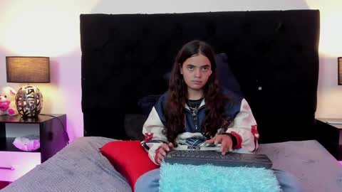 Snapshot of queen_misy chatting on April 17, 2026, 8:45 pm queen_misy online show from April 17, 2026, 8:45 pm