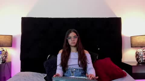 Snapshot of queen_misy chatting on May 1, 2026, 8:46 pm queen_misy online show from May 1, 2026, 8:46 pm