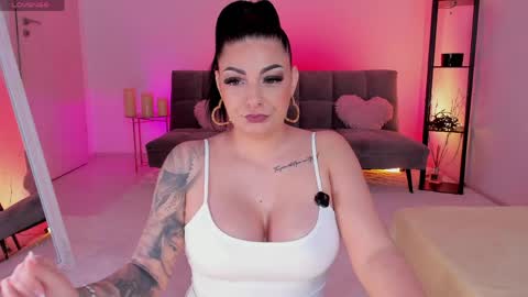 Snapshot of queen_of_deepthroat chatting on March 30, 2026, 4:35 am queen_of_deepthroat online show from March 30, 2026, 4:35 am