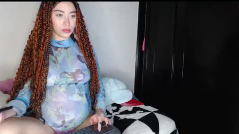 queen_of_m111lk online show from November 13, 2025, 1:37 am