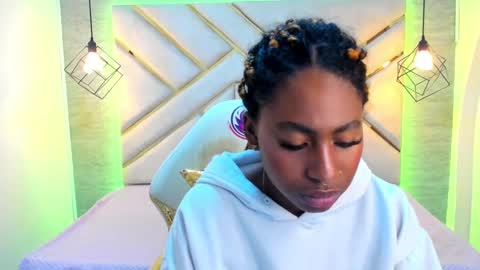 Snapshot of queen_perla_ chatting on December 14, 2024, 4:09 pm online show from December 14, 2024, 4:09 pm