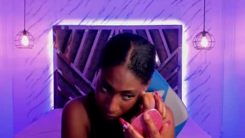 Snapshot of queen_perla_ chatting on December 18, 2024, 5:31 pm online show from December 18, 2024, 5:31 pm